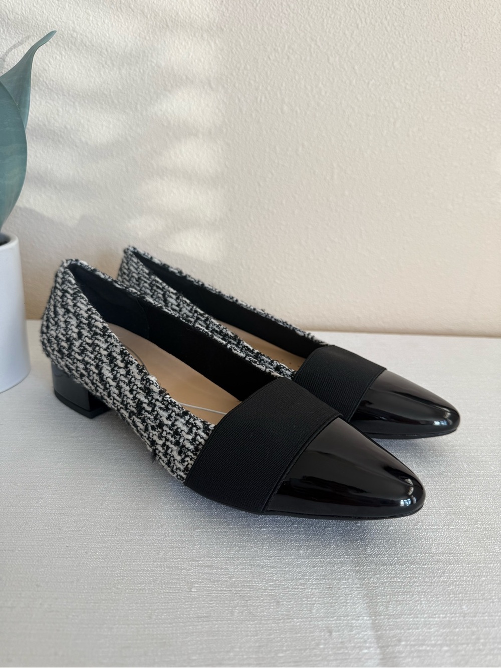New Easy Spirit Women’s Black & White Tweed Pointed Toe Loafers